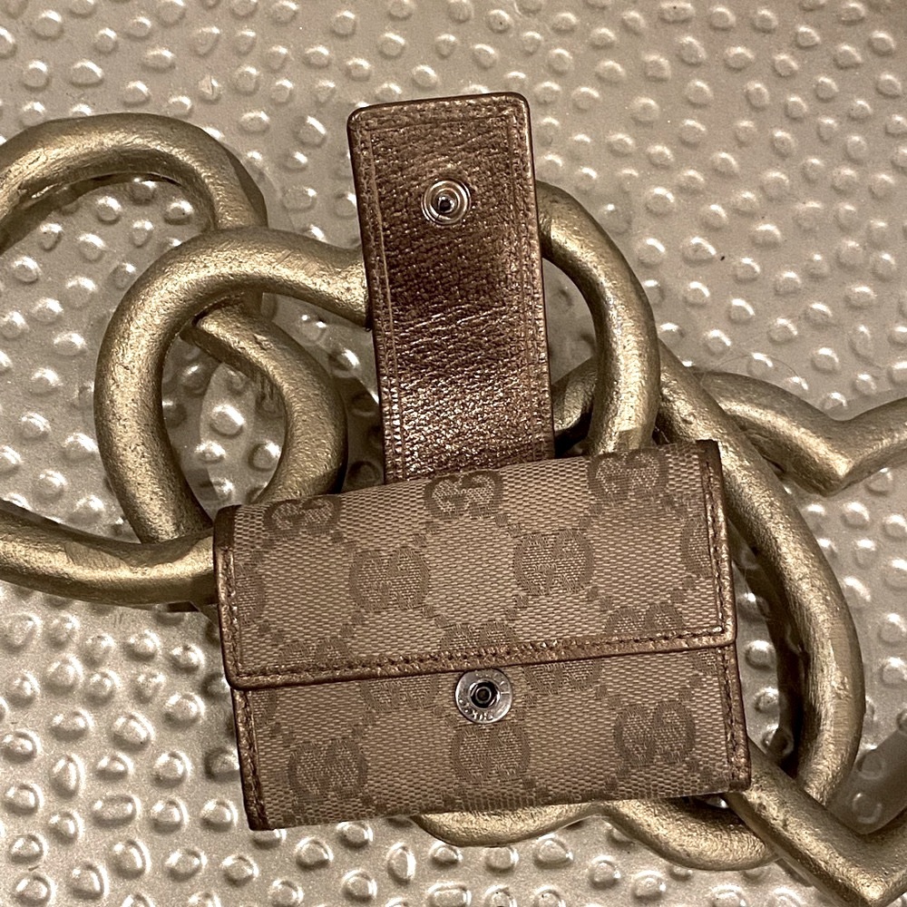 Authentic Gucci Gold monogram canvas key wallet - Picture 8 of 9